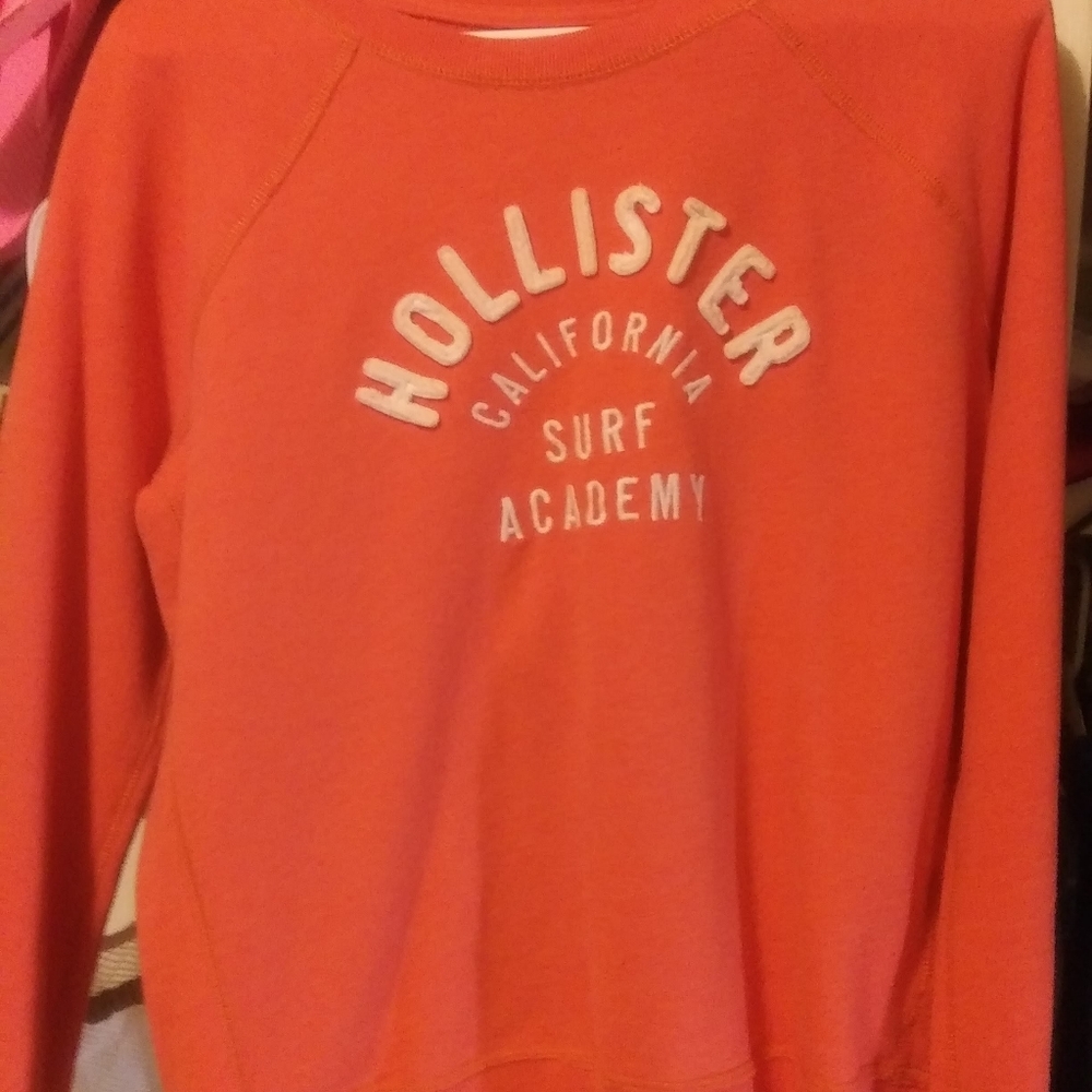 New. Medium hollister sweatshirt